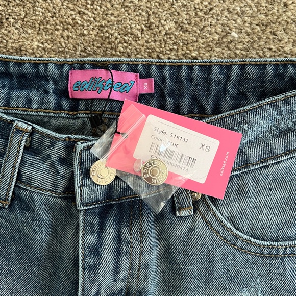 Edited Denim Shorts - Picture 4 of 4